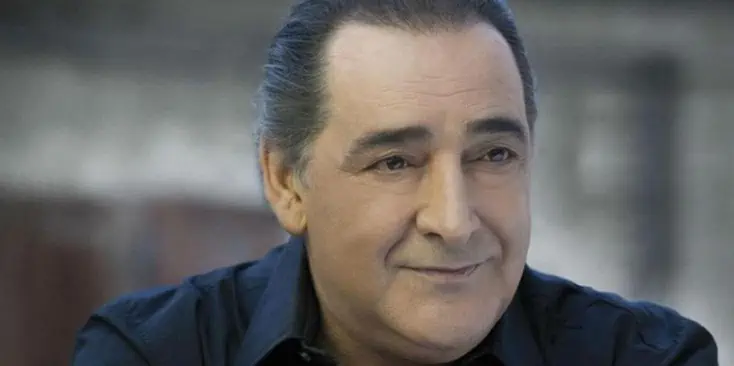 Βασιλης Καρρας που τραγουδάει τωρα στην Αθηνα 2023-2024