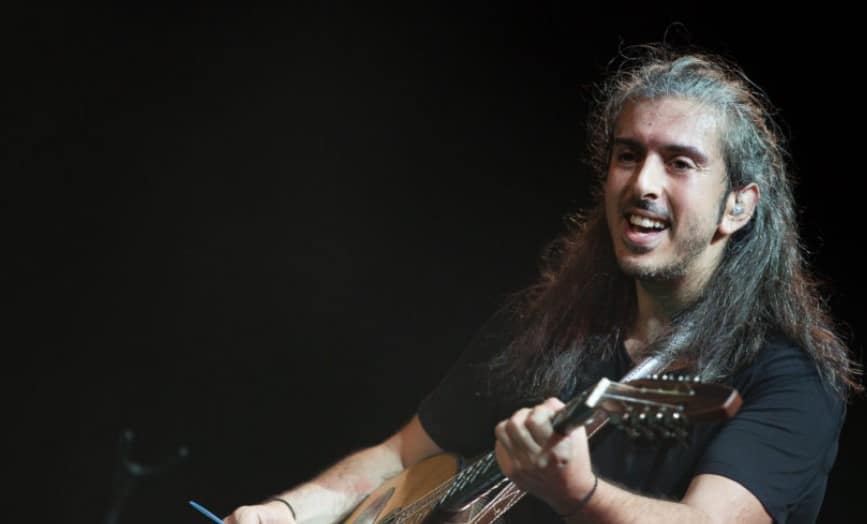 Γιάννης Χαρούλης που τραγουδαει εμφανισεις κρατηση μπουζουκια 2024