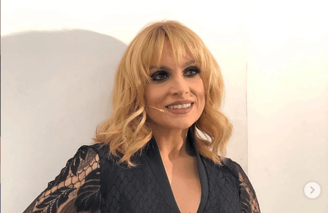 Ελεωνόρα Ζουγανέλη που τραγουδαει εμφανισεις μπουζουκια 2024