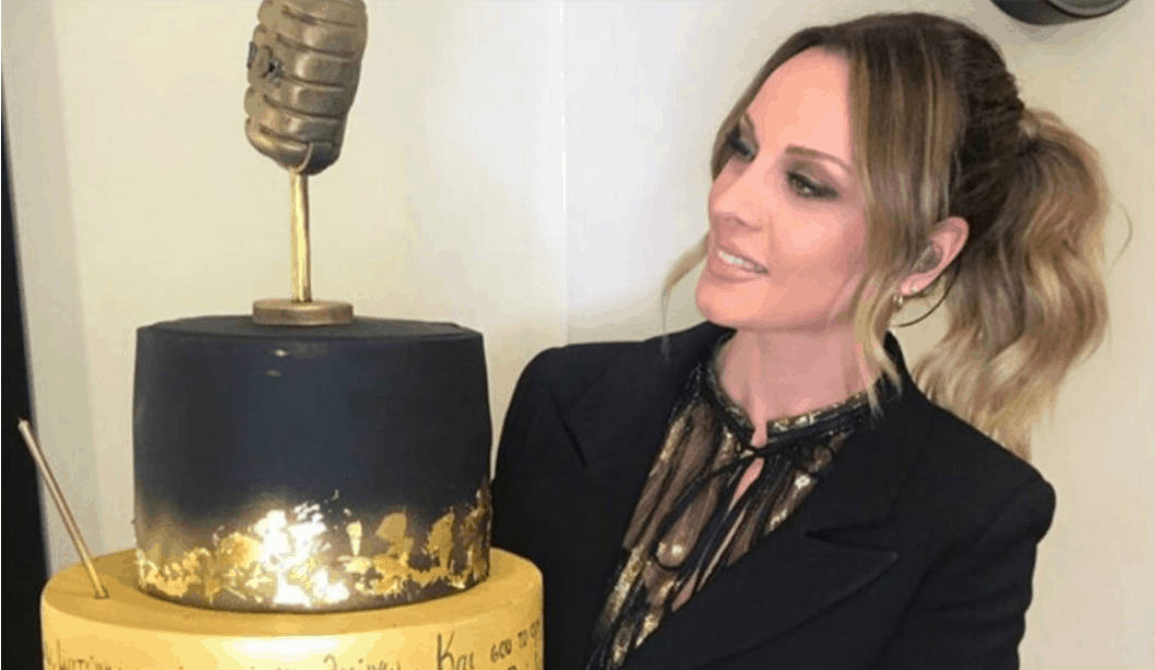 Πέγκυ Ζηνα που τραγουδαει μπουζουκια 2024