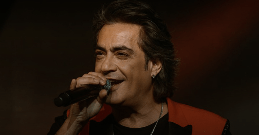 Διονύσης Σχοινάς και Josephine μπουζουκια που τραγουδαει 2024