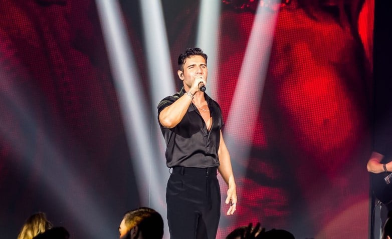 Fantasia μπουζουκια παραλιακη ελληνικο γλυφαδα